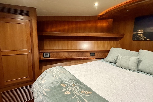 Alaskan 70 Motor Yacht Yacht For Sale
