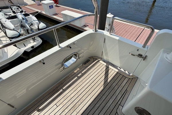 Alaskan 70 Motor Yacht Yacht For Sale