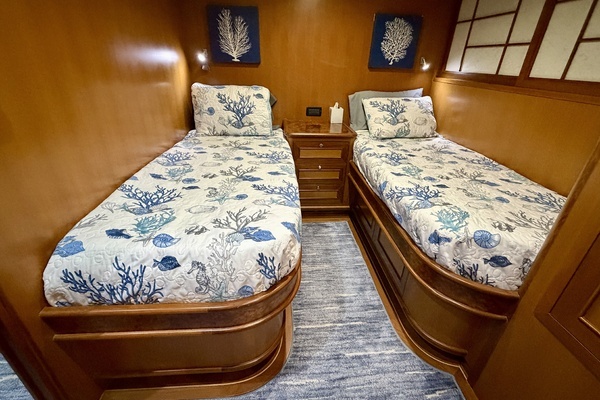 Alaskan 70 Motor Yacht Yacht For Sale