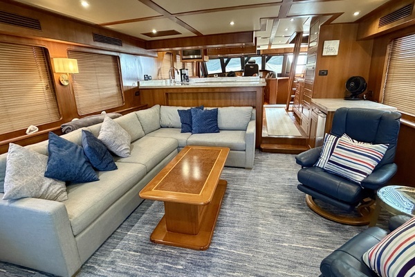 Alaskan 70 Motor Yacht Yacht For Sale