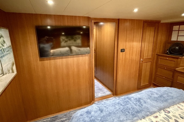 Alaskan 70 Motor Yacht Yacht For Sale