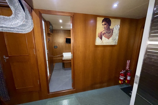 Alaskan 70 Motor Yacht Yacht For Sale