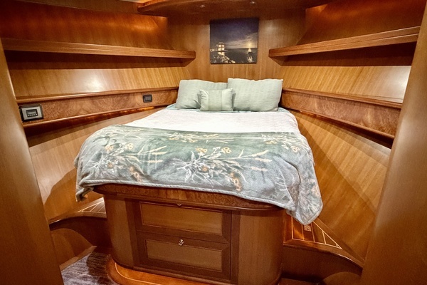 Alaskan 70 Motor Yacht Yacht For Sale