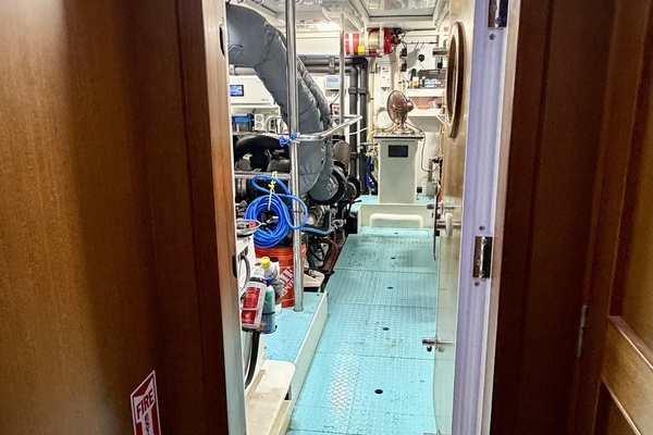Alaskan 70 Motor Yacht Yacht For Sale