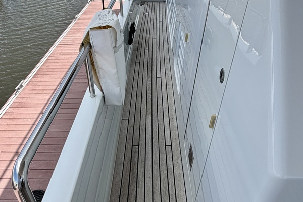 Alaskan 70 Motor Yacht Yacht For Sale