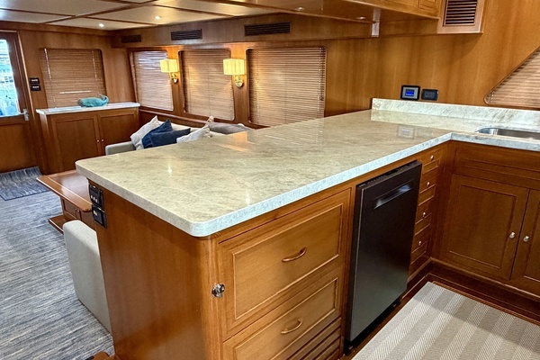 Alaskan 70 Motor Yacht Yacht For Sale