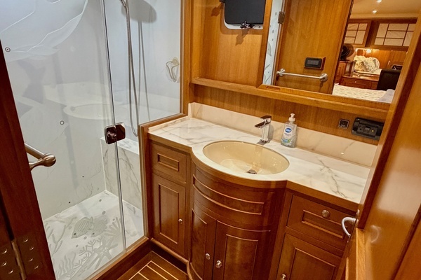 Alaskan 70 Motor Yacht Yacht For Sale