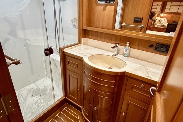 Alaskan 70 Motor Yacht Yacht For Sale