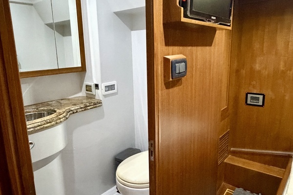 Alaskan 70 Motor Yacht Yacht For Sale