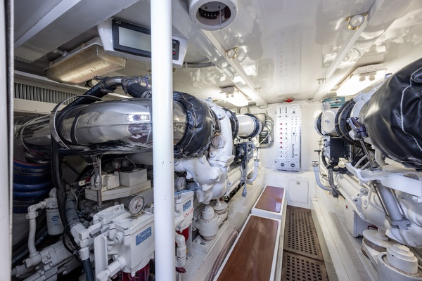 B 58ft Donzi Yacht For Sale