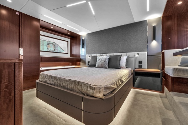 2023 Sunseeker 68