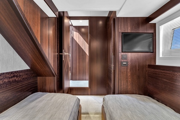 2023 Sunseeker 68