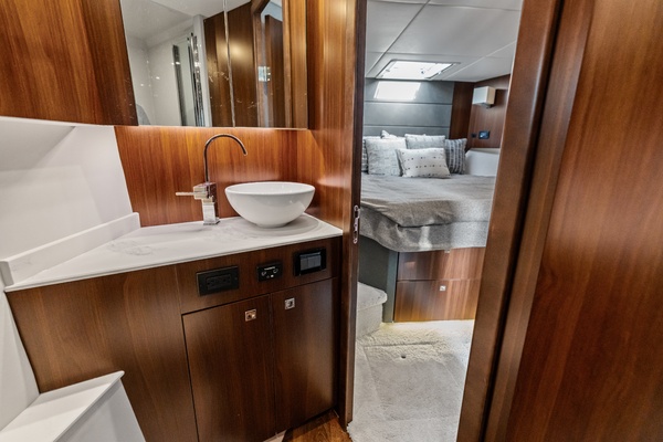 Cruisers 42 SARGAM - Stateroom Head
