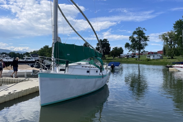 PETIT CHAT 26ft Nonsuch Yacht For Sale