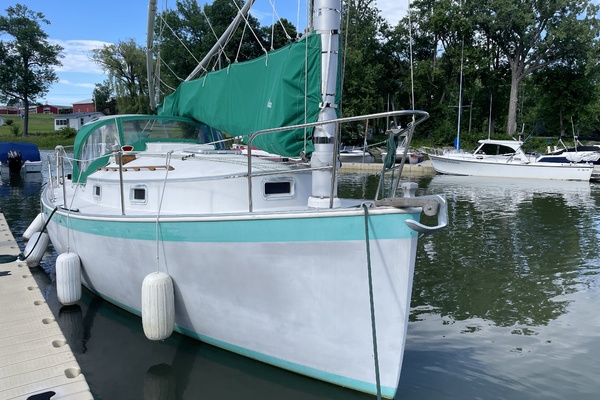 PETIT CHAT 26ft Nonsuch Yacht For Sale