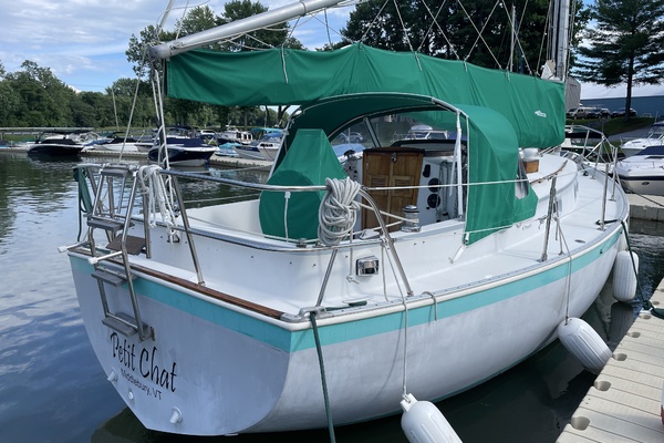 PETIT CHAT 26ft Nonsuch Yacht For Sale