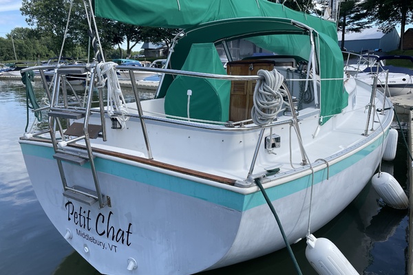 PETIT CHAT 26ft Nonsuch Yacht For Sale