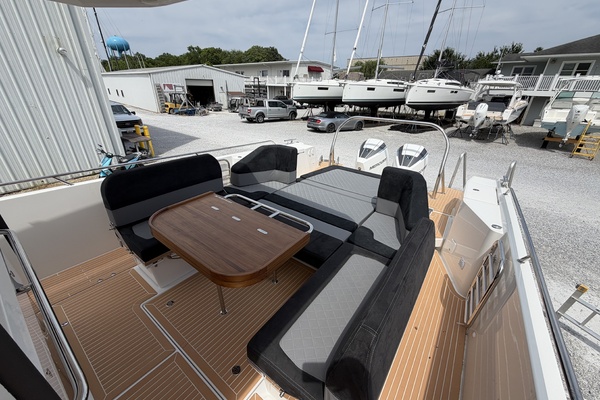 HULL 298 40ft Nimbus Yacht For Sale