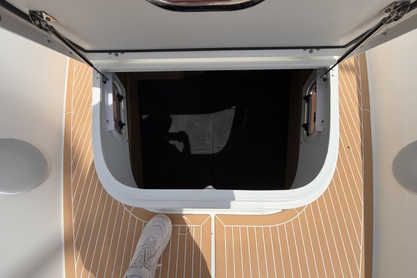 HULL 298 40ft Nimbus Yacht For Sale