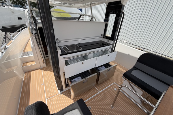 HULL 298 40ft Nimbus Yacht For Sale