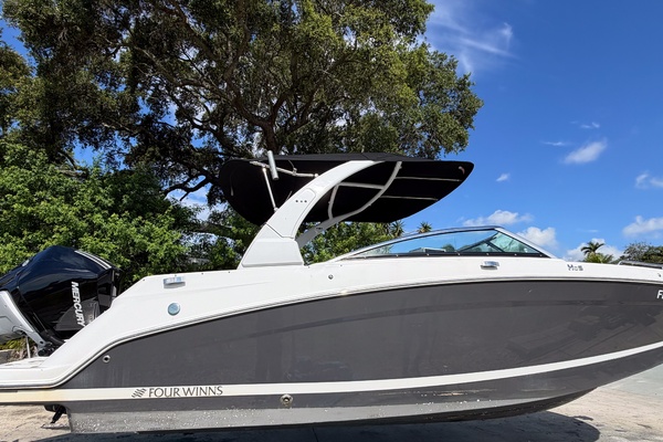 24ft Four Winns Yacht For Sale