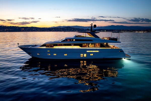 CALM 95ft Sanlorenzo Yacht For Sale