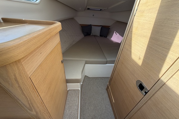W9 327 30ft Nimbus Yacht For Sale