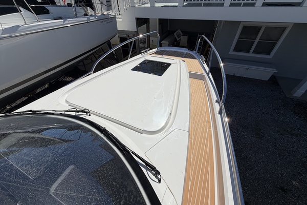 W9 327 30ft Nimbus Yacht For Sale