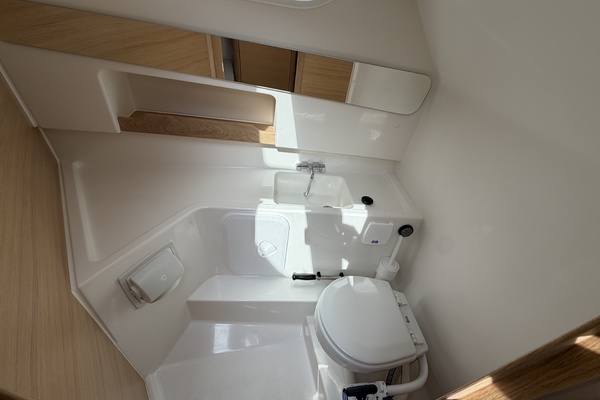 W9 327 30ft Nimbus Yacht For Sale