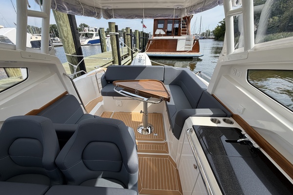 W9 327 30ft Nimbus Yacht For Sale