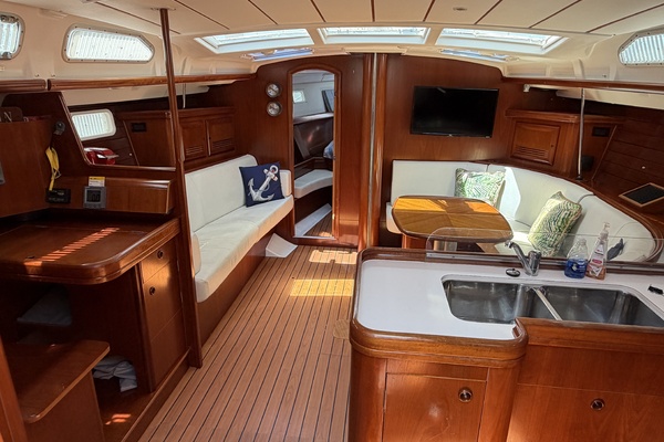 Brer Fox 47ft Beneteau Yacht For Sale