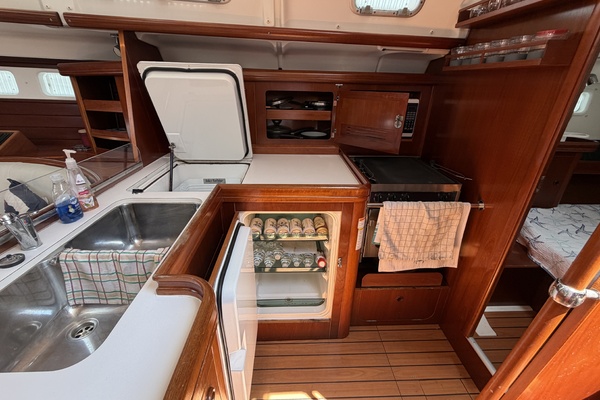 Brer Fox 47ft Beneteau Yacht For Sale