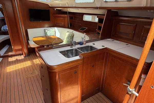 Brer Fox 47ft Beneteau Yacht For Sale