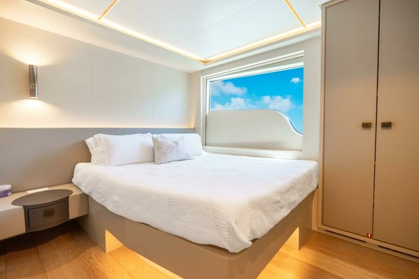 2019 Van der Valk 90