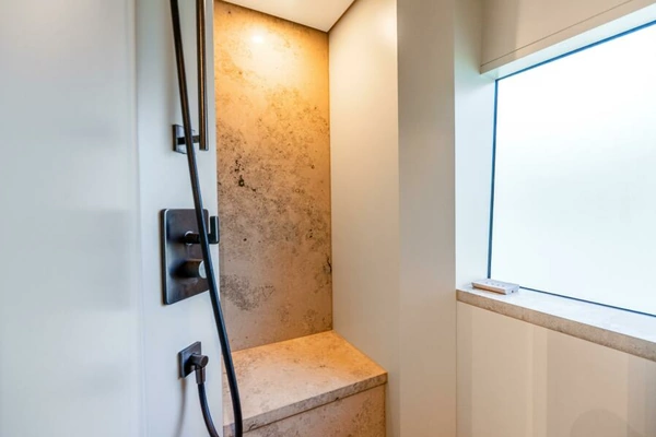 2019 Van der Valk 90