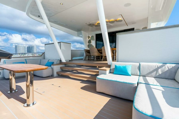 2019 Van der Valk 90