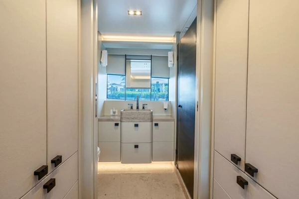 2019 Van der Valk 90