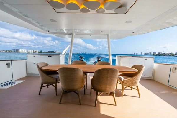 2019 Van der Valk 90
