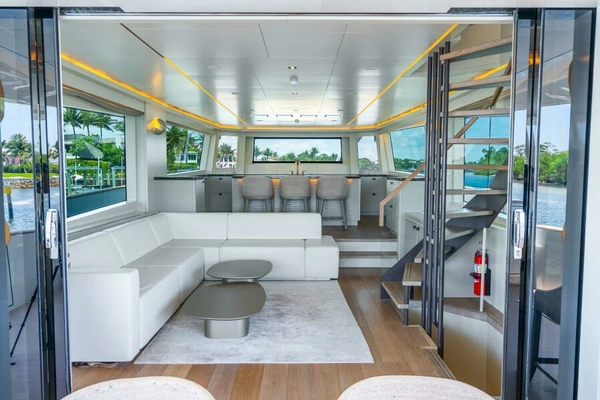 2019 Van der Valk 90