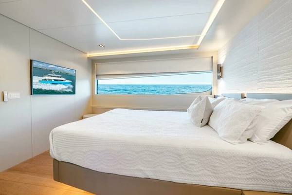 2019 Van der Valk 90