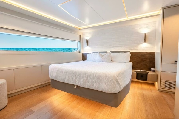 2019 Van der Valk 90