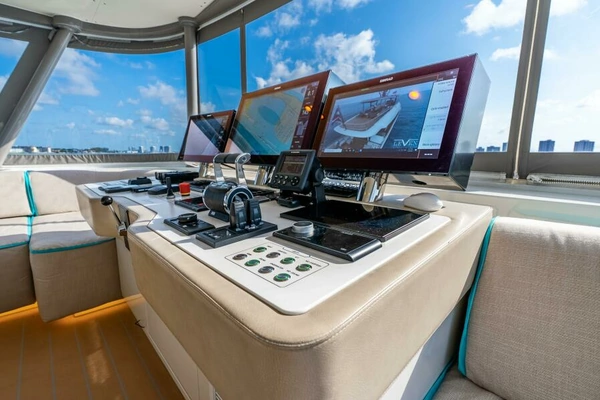 2019 Van der Valk 90