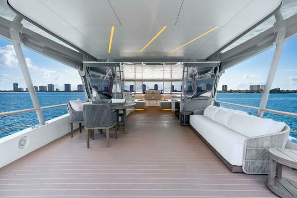 2019Van der Valk 90 ft LeVen 90   LADY SADIE