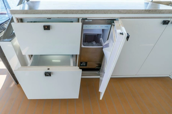2019 Van der Valk 90