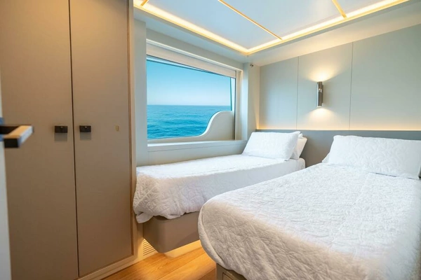 2019 Van der Valk 90