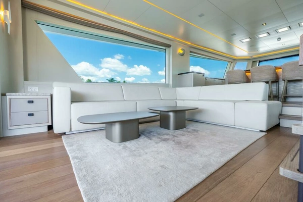 2019 Van der Valk 90