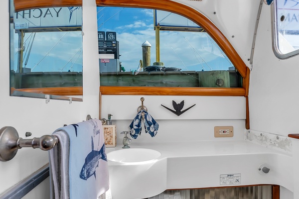 Pic s Kicks 31ft Bertram Yacht For Sale