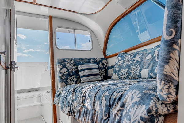 Pic s Kicks 31ft Bertram Yacht For Sale