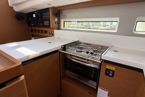 Cinnamon Girl 44ft Jeanneau Yacht For Sale