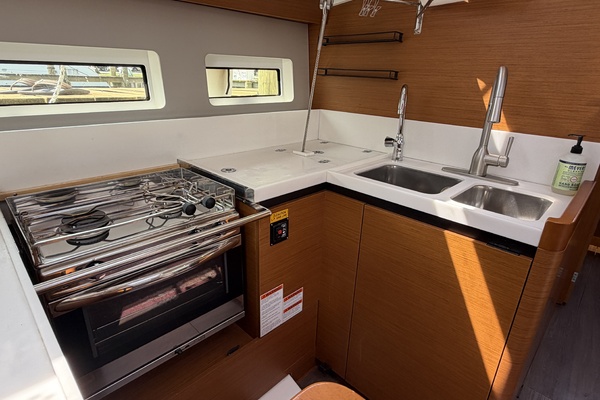 Cinnamon Girl 44ft Jeanneau Yacht For Sale